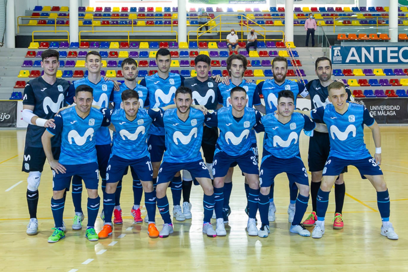 El segoviano Eloy de Pablos (tercero por la izquierda en la fila de arriba), antes del partido de este viernes de Movistar Inter frente a Antequera.