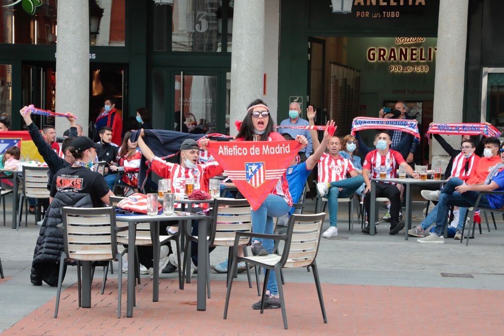 Fotos: La afición del Atlético de Madrid toma Valladolid