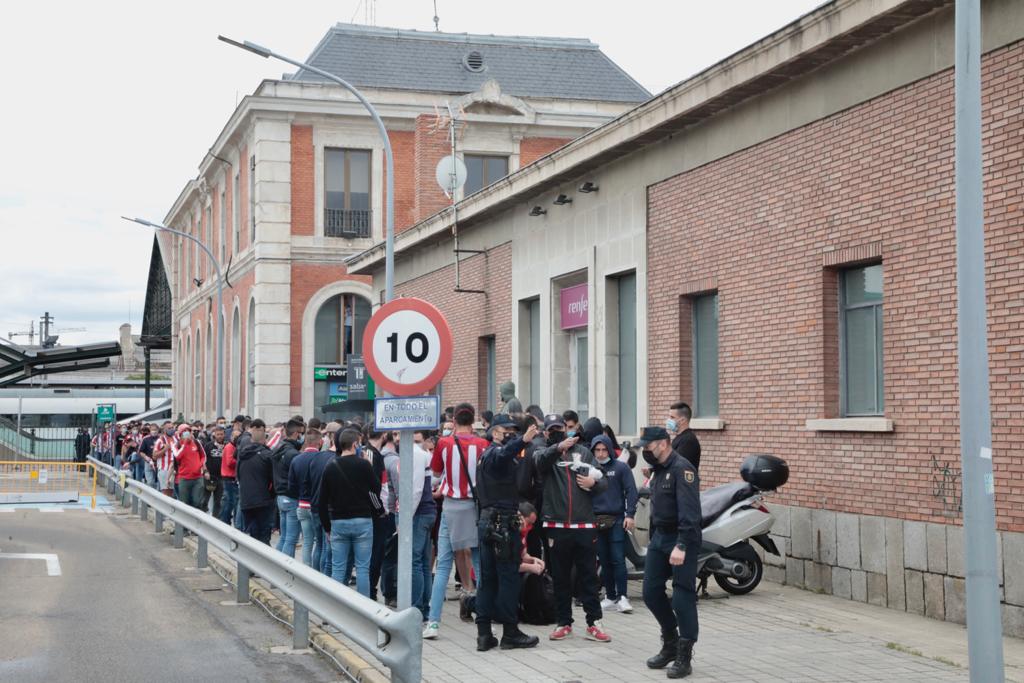 Fotos: La afición del Atlético de Madrid toma Valladolid