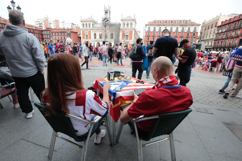 Fotos: La afición del Atlético de Madrid toma Valladolid