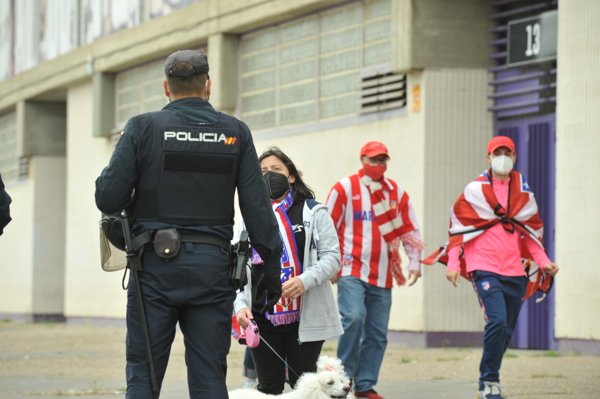 Fotos: La afición del Atlético de Madrid toma Valladolid