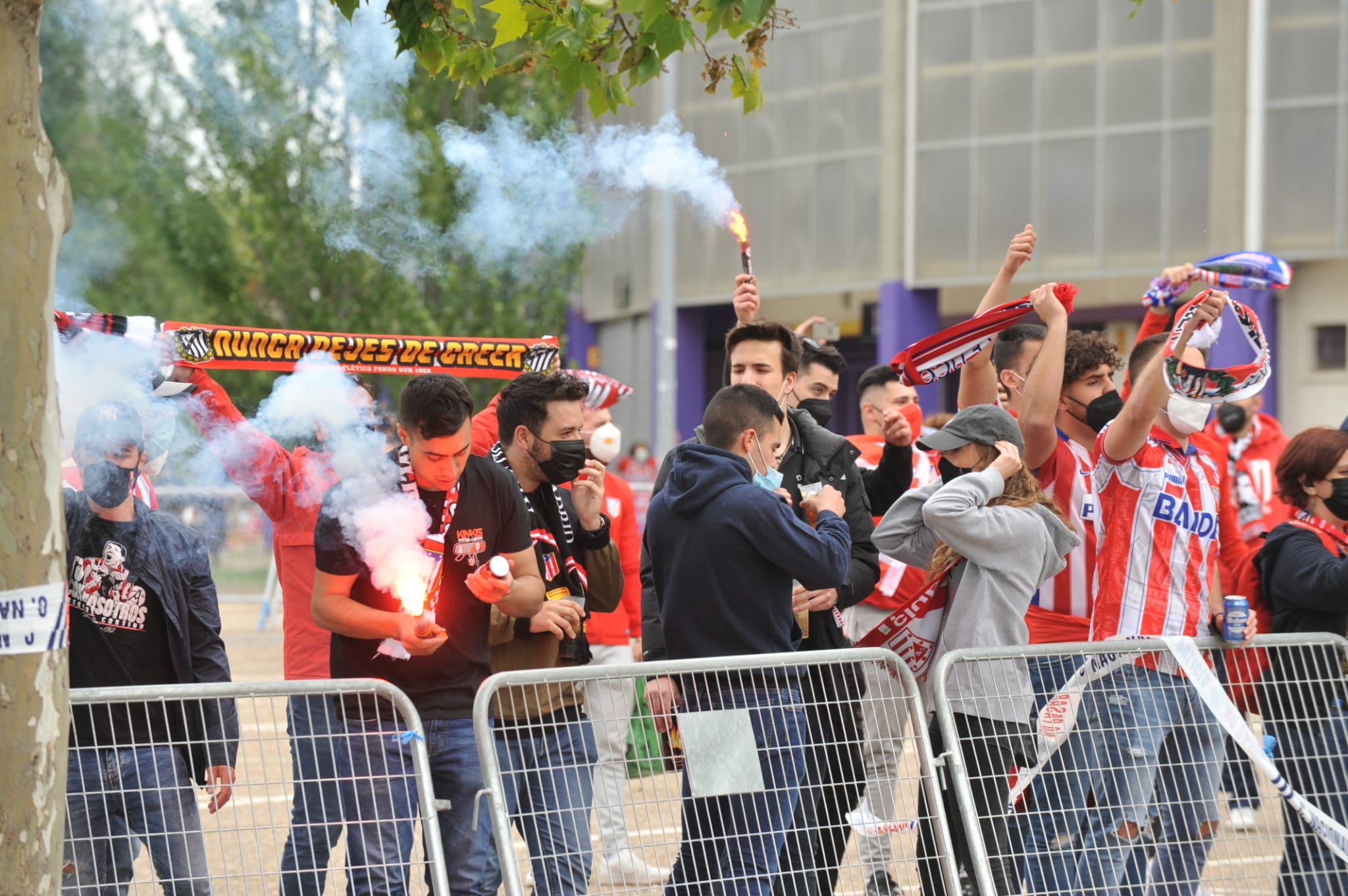 Fotos: La afición del Atlético de Madrid toma Valladolid