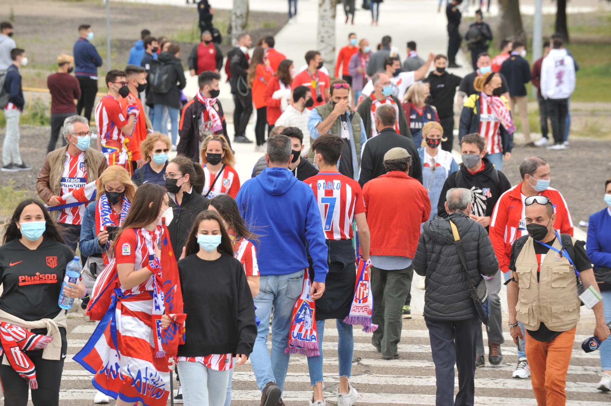 Fotos: La afición del Atlético de Madrid toma Valladolid