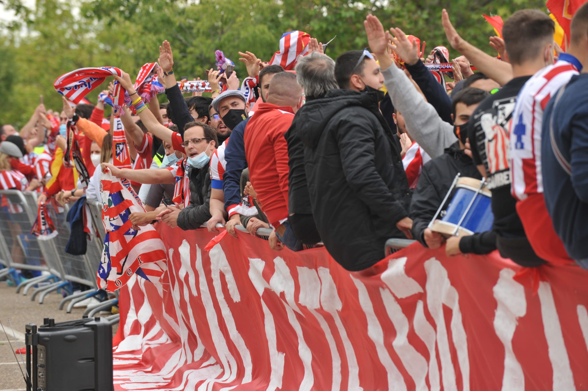 Fotos: La afición del Atlético de Madrid toma Valladolid