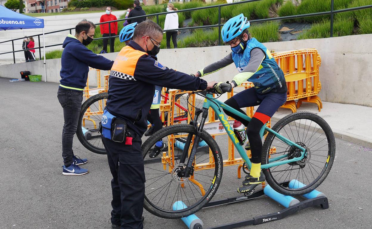 El recinto ferial ha sido el escenario elegido para el desarrollo del programa 'Carbajosa Move on' en la jornada de hoy.
