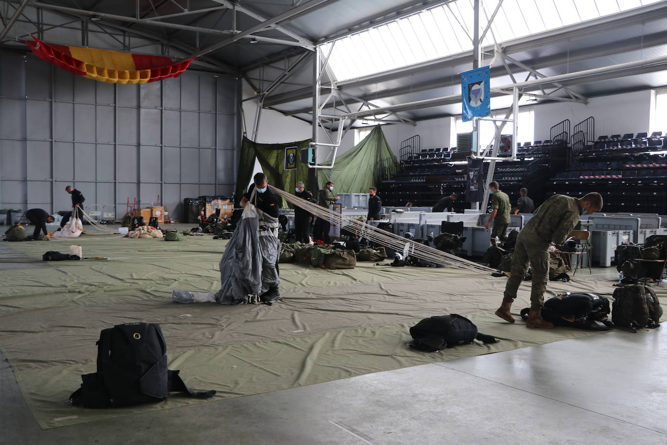 La Brigada Paracaidista pone en práctica el ejercicio Lone Paratrooper 2021 en el que 140 paracaidistas de España, Francia, Portugal y Estados Unidos se instruyen en el cielo inmejorable de la Academia Básica del Aire de la Virgen del Camino