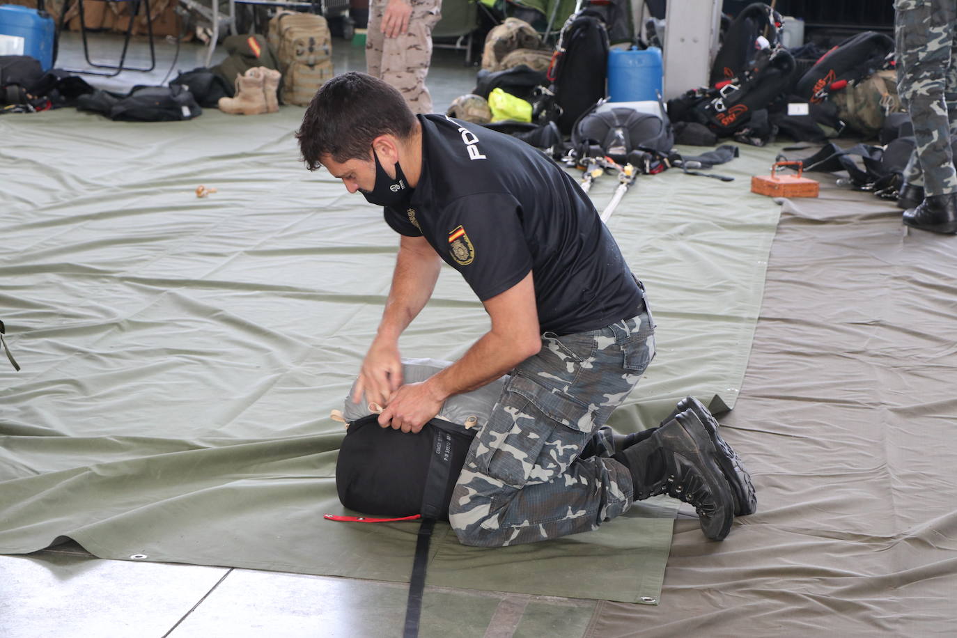 La Brigada Paracaidista pone en práctica el ejercicio Lone Paratrooper 2021 en el que 140 paracaidistas de España, Francia, Portugal y Estados Unidos se instruyen en el cielo inmejorable de la Academia Básica del Aire de la Virgen del Camino