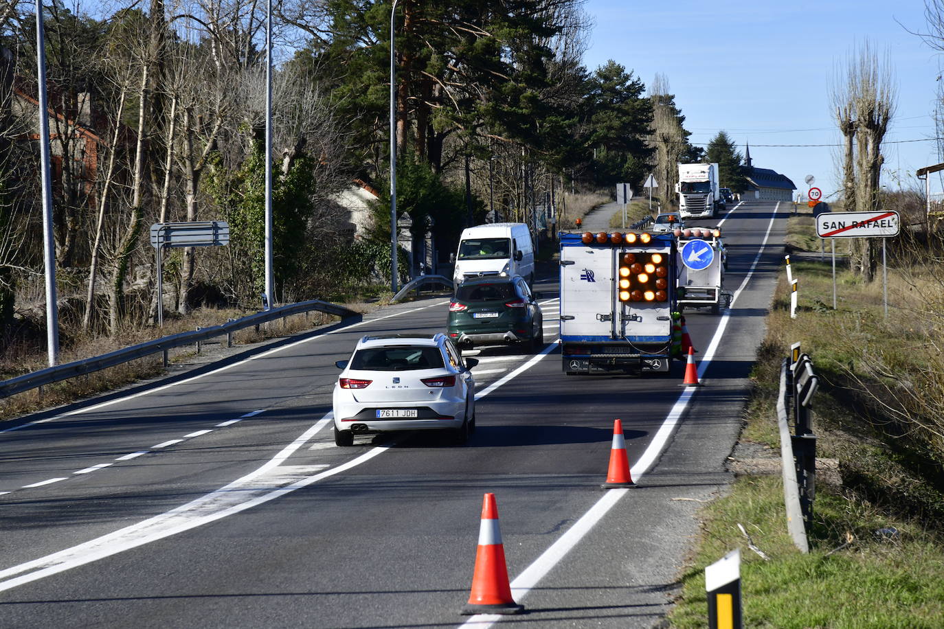 Trabajos de mantenimiento en la travesía de San Rafael.