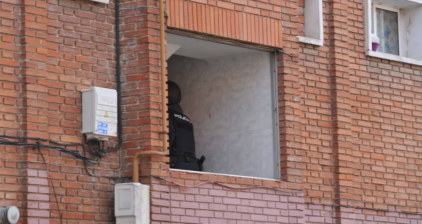 La Policía Nacional, durante la intervención.