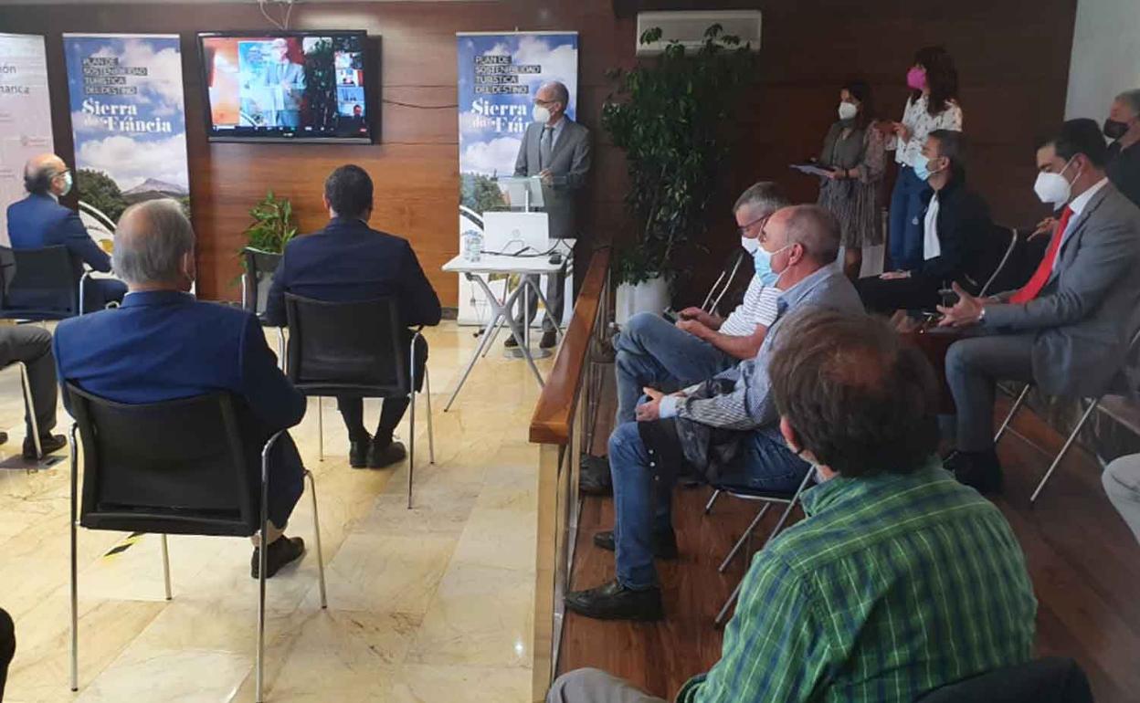 Presentación a los alcaldes del Plan de Sostenibilidad Turística. 