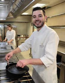 Imagen secundaria 2 - El sumiller David Robledo y el chef Cristóbal Muñoz, y 'La tajada del pastor' con el vino Pago de Carraovejas. 