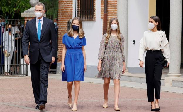 Los Reyes y la infanta Sofía acompañan a la princesa Leonor a recibir la Confirmación en la iglesia deIa Asunción de Nuestra Señora en Madrid.