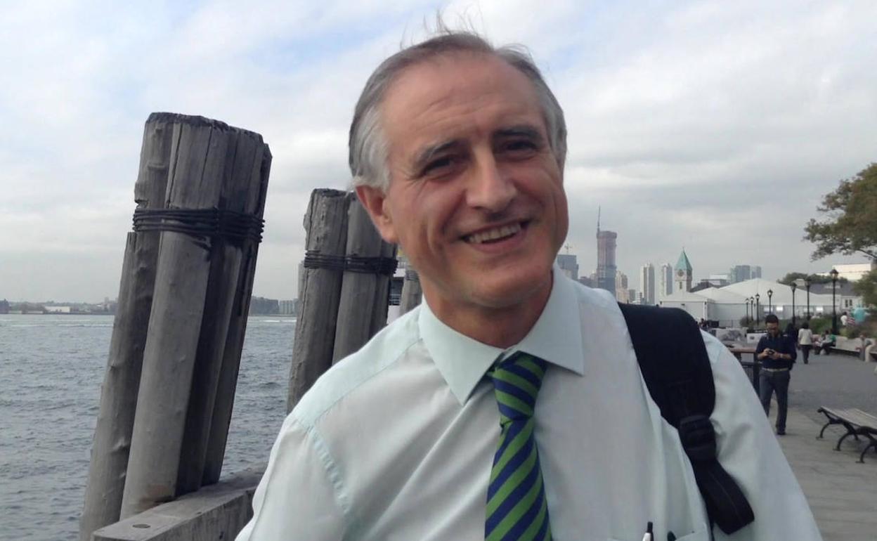 El escritor del libro 'La vida que nos toca: y lo que decidimos hacer con ella», Sebastián Cerro.