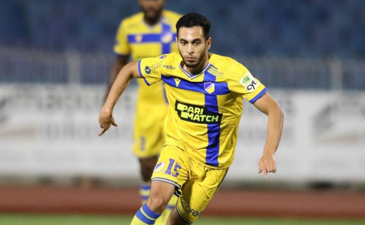 Anua Mohamed Tuhami, uno de los jugadores cedidos por el Real Valladolid esta campaña, en un partido con el APOEL de Nicosia