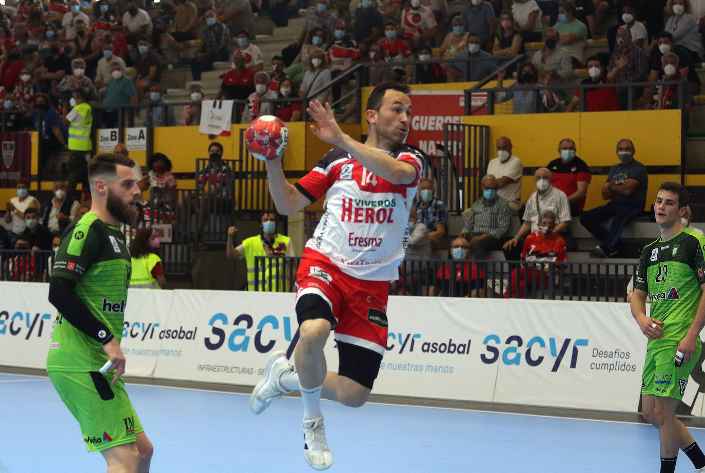 Encuentro entre el balonmano nnava y Anaitasuna. 