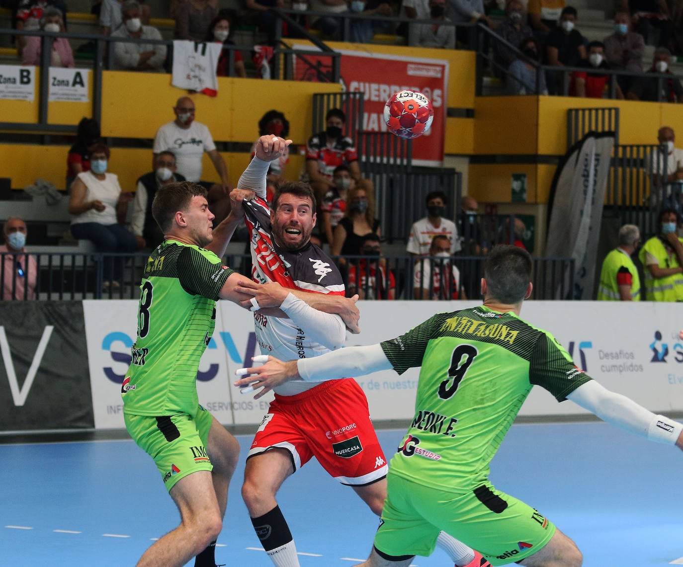 Encuentro entre el balonmano nnava y Anaitasuna. 