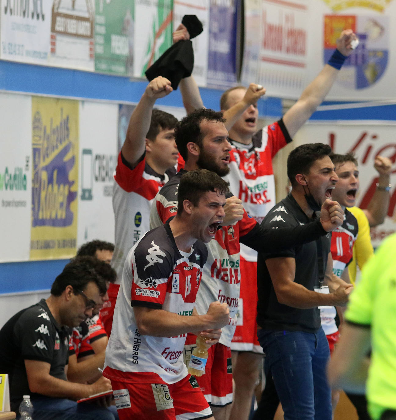 Encuentro entre el balonmano nnava y Anaitasuna. 