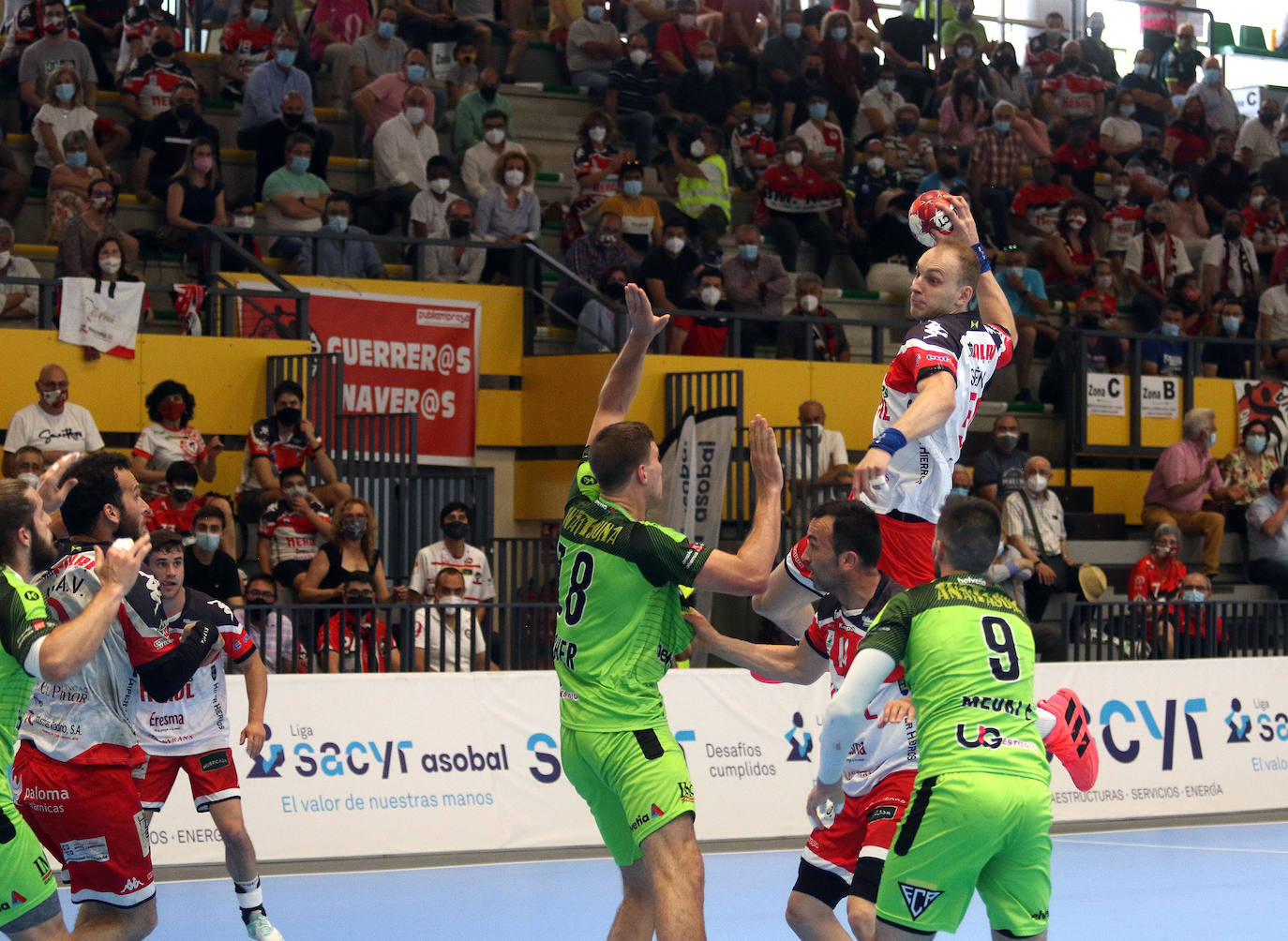 Encuentro entre el balonmano nnava y Anaitasuna. 