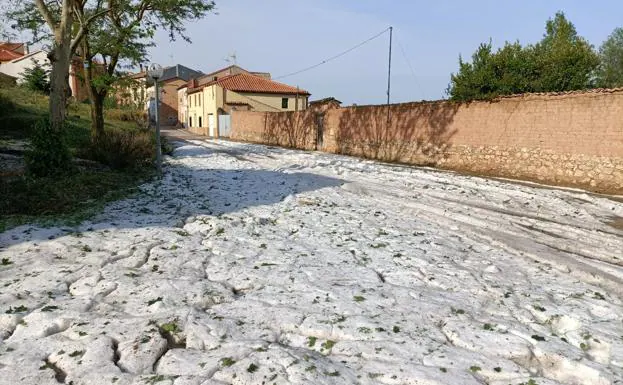Una tromba de granizo causa graves daños en casas y viñedos en el entorno de Piñel de Abajo y Pesquera de Duero