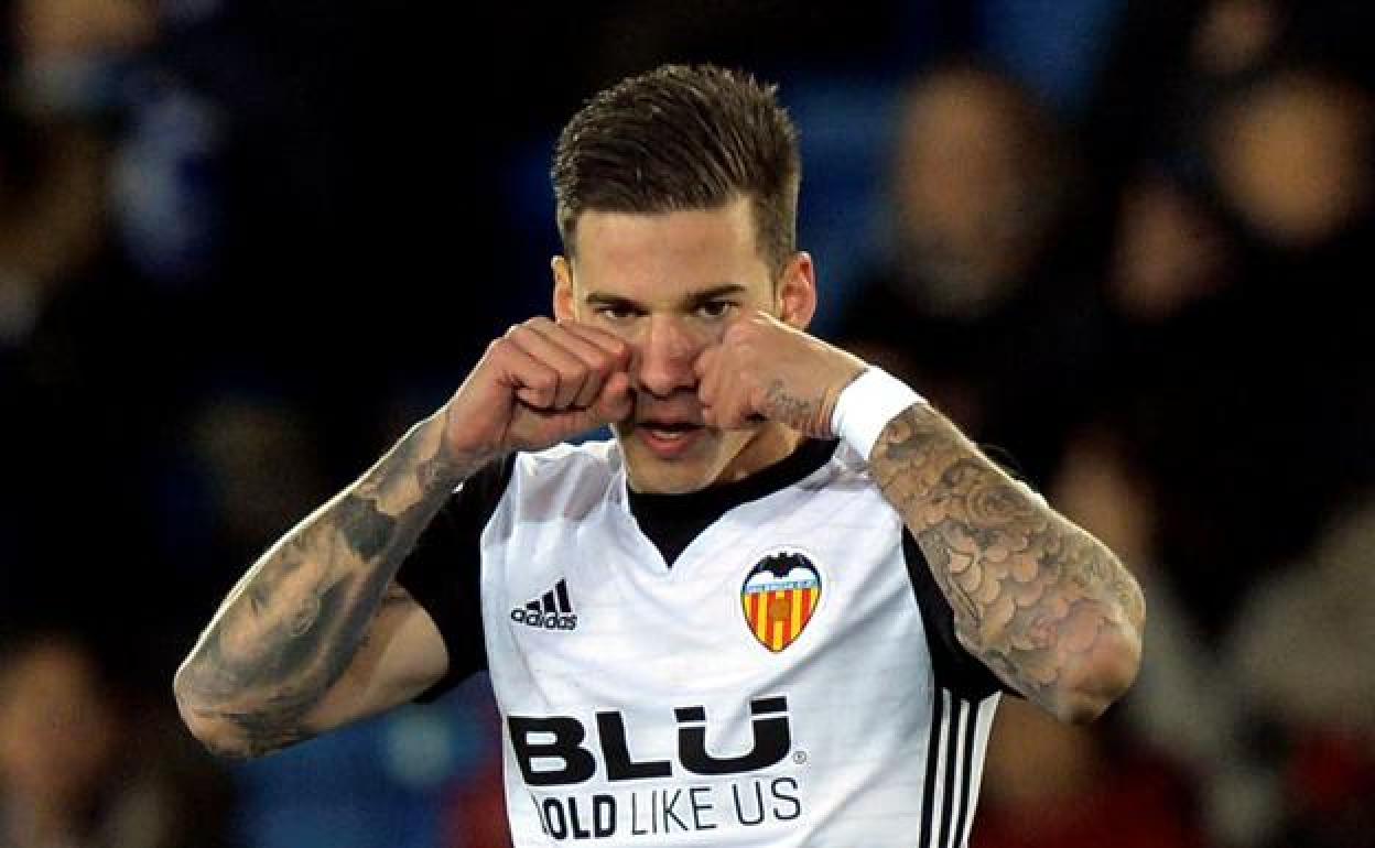 Santi Mina, actual futbolista del Celta, durante su etapa en el Valencia. 