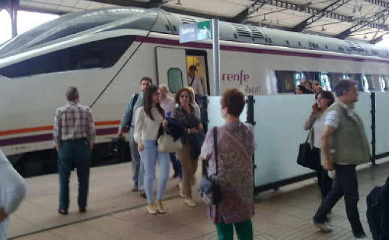 La Junta subvencionará el tren Avant a los empadronados en Castilla y León  que trabajan en Madrid | El Norte de Castilla