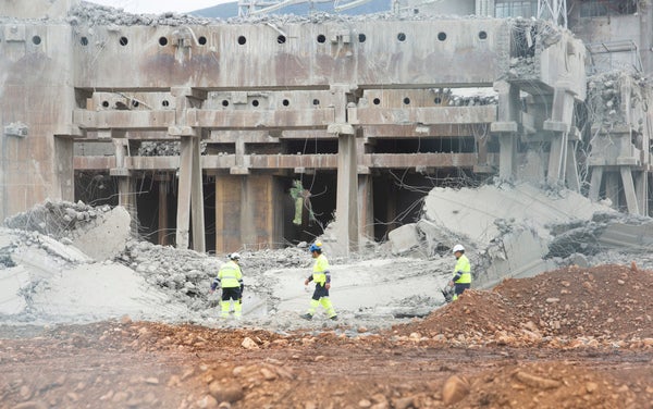 Voladura de la torre de refrigeración de la térmica de Anllares.