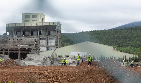 Voladura de la torre de refrigeración de la térmica de Anllares.