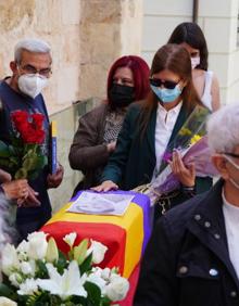 Imagen secundaria 2 - La mañana dejó momentos muy emotivos entre los familiares 