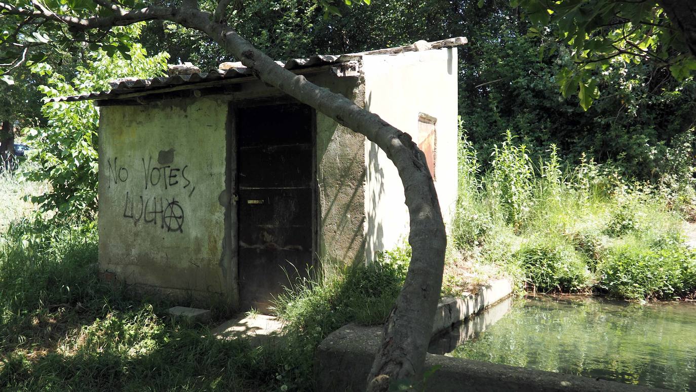 La Overuela, en la época medieval, se llamó Loberueras, que significaba 'lugar o guarida de lobos'