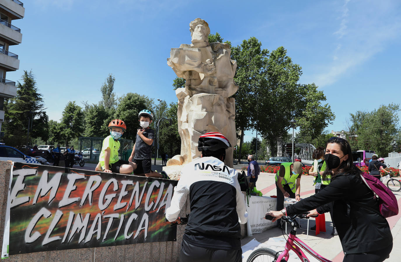 Más de noventa ciclistas recorrieron algunas de las principales calles de Palencia esta mañana