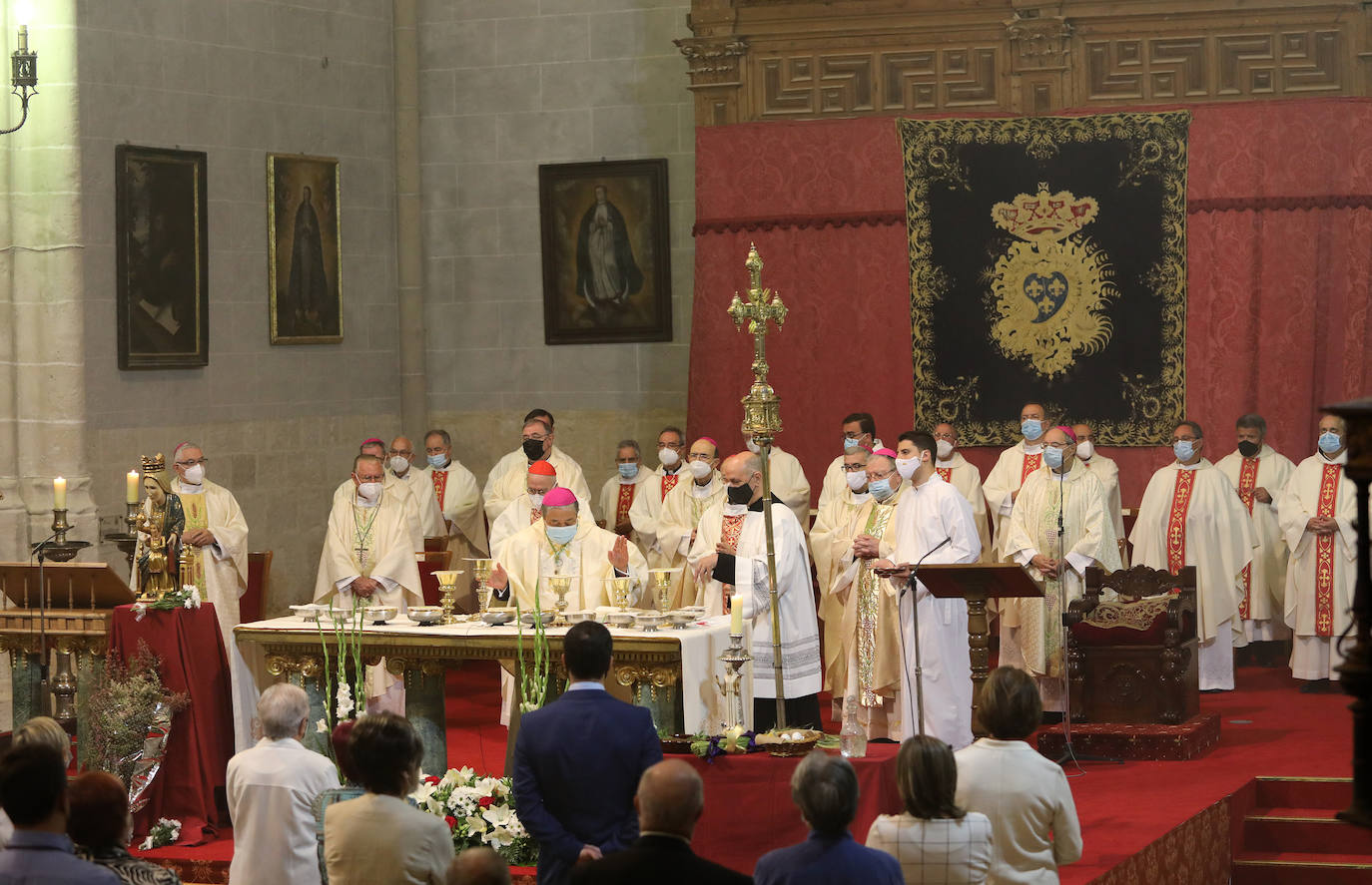 La eucaristía oficiada por el Nuncio del Papa y el obispo de Palencia se pudo ver desde cualquier punto del mundo.