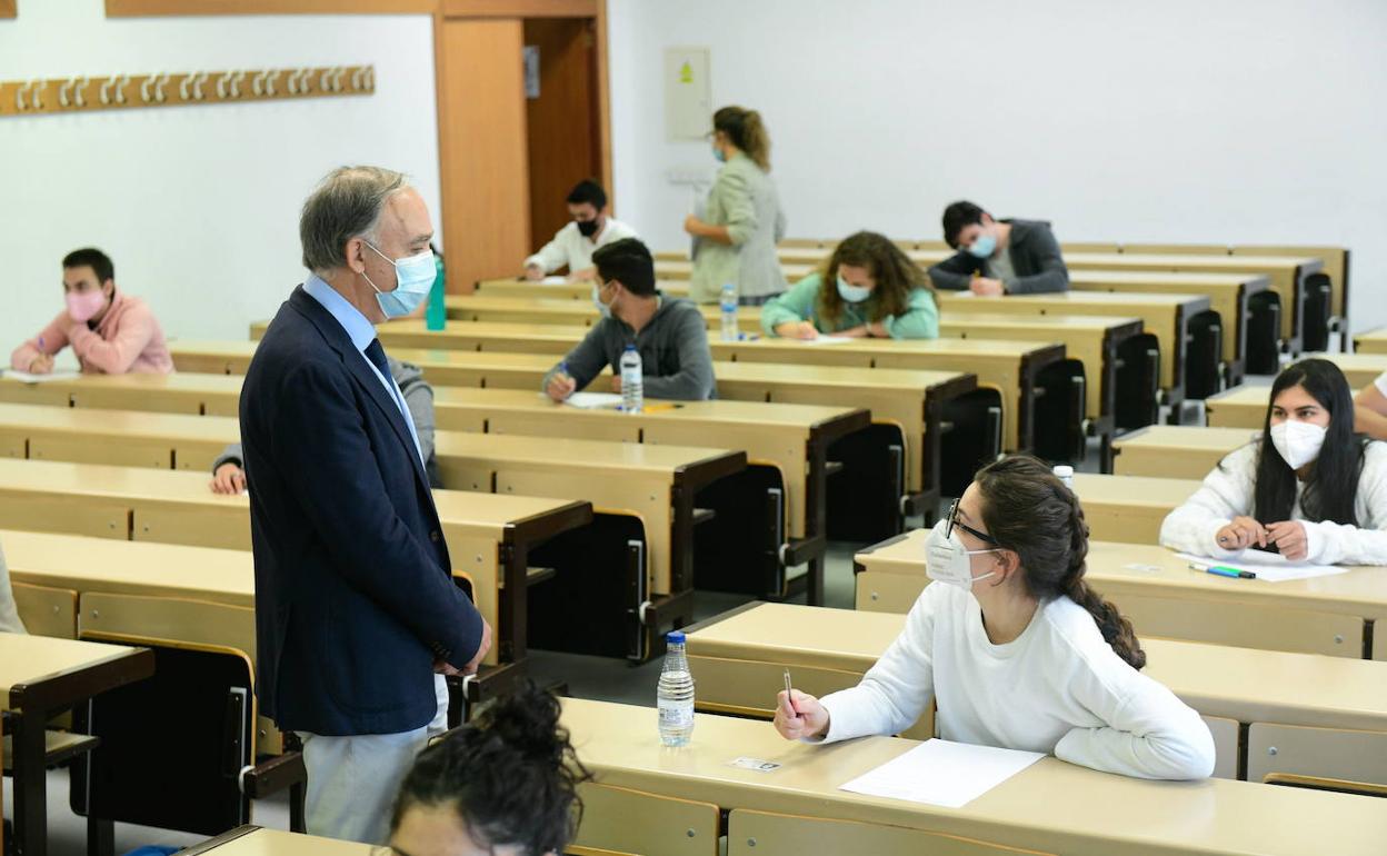 Un examen de la EBAU en Valladolid en 2010.