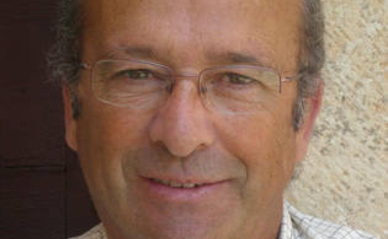 El alcalde de Olmos de Ojeda, Santiago José Díaz de Bustamante.