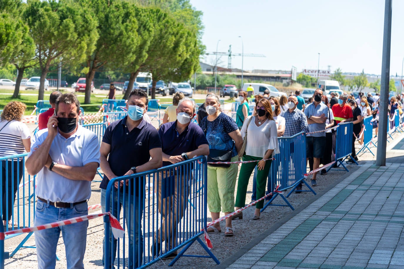 Fotos: Palencia vacuna a los nacidos en 1967 y 1968