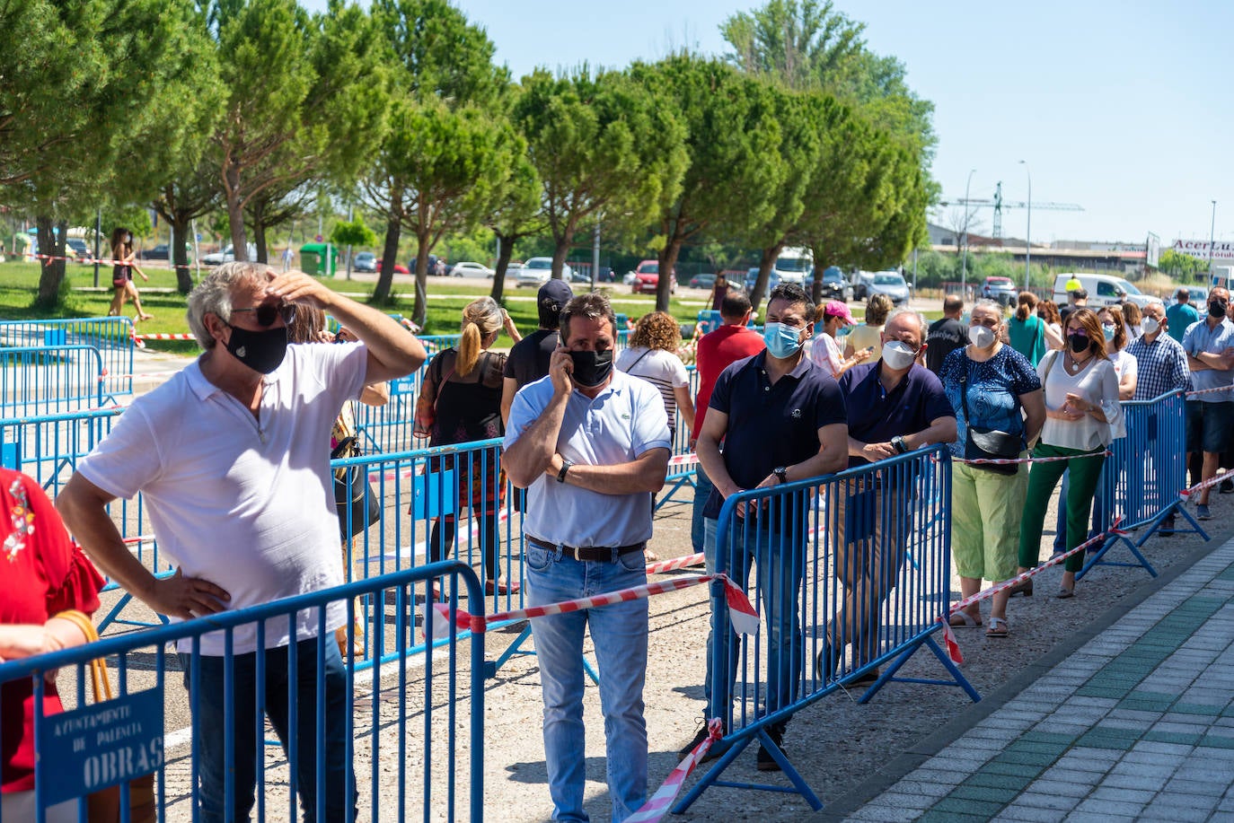 Fotos: Palencia vacuna a los nacidos en 1967 y 1968