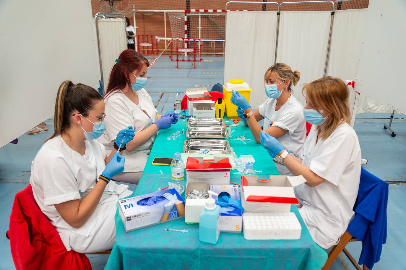 Fotos: Palencia vacuna a los nacidos en 1967 y 1968