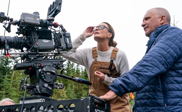 Robin Wright y el director de fotografía Bobby Bukowski.