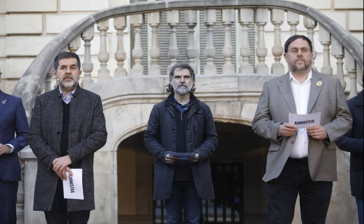 Oriol Junqueras, a la derecha, junto a otros líderes independentistas.