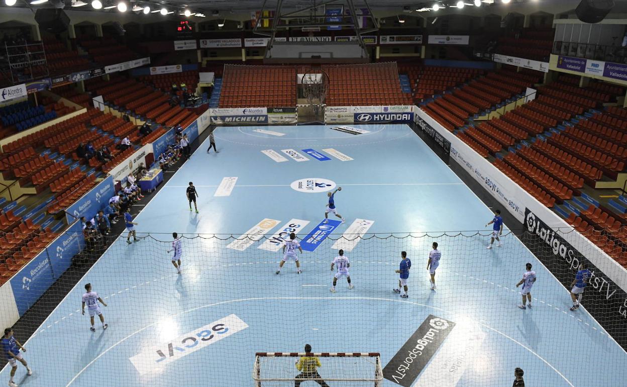 Aspecto de un partido a puerta cerrada en Huerta del Rey. 