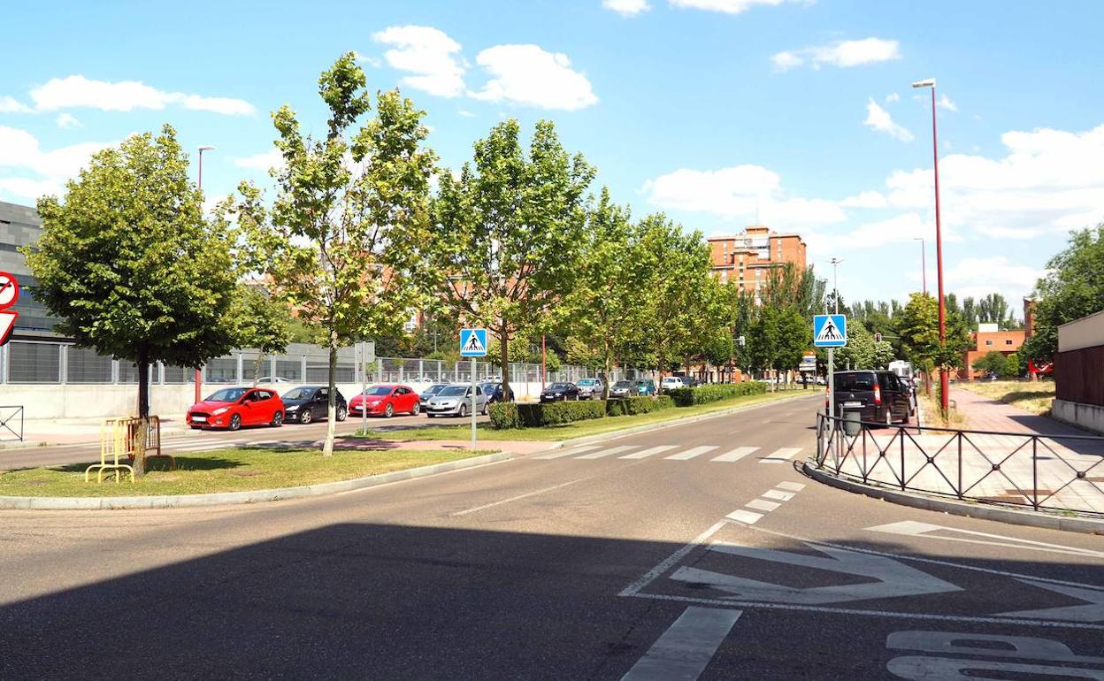 Es un barrio que limita con Huerta del Rey y Parquesol