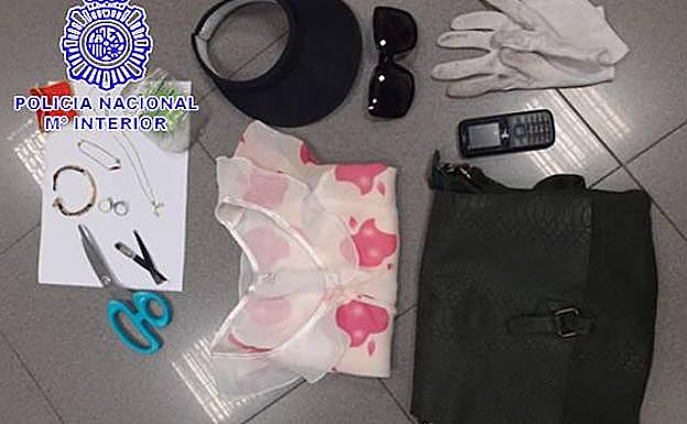 Material y objetos incautados a las detenidas. 