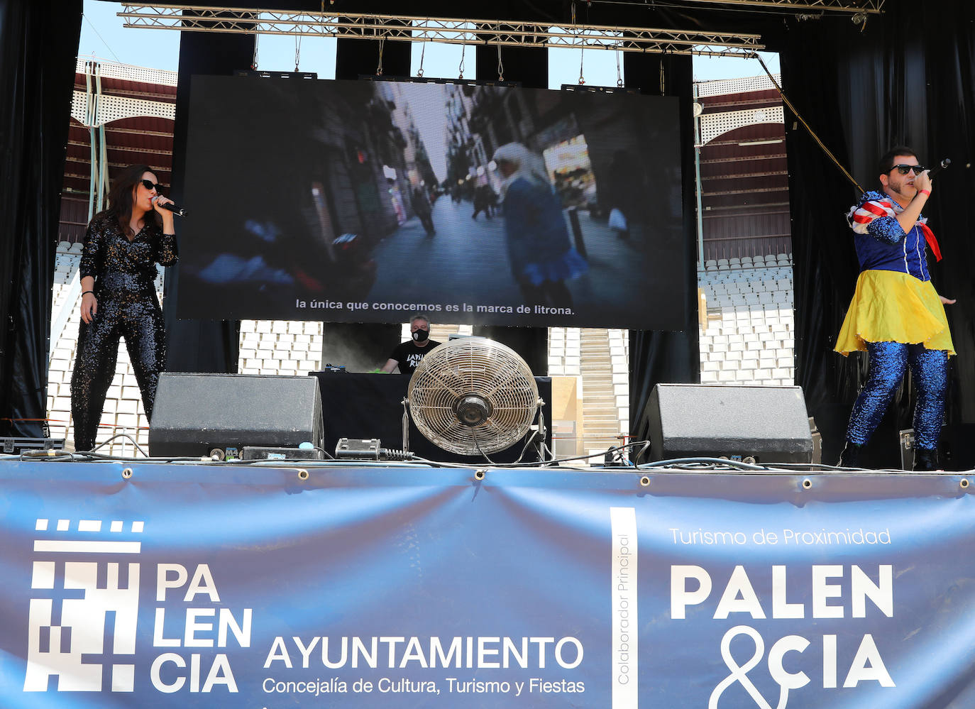 Fotos: Ladilla Rusa divierte al Palencia Sonora