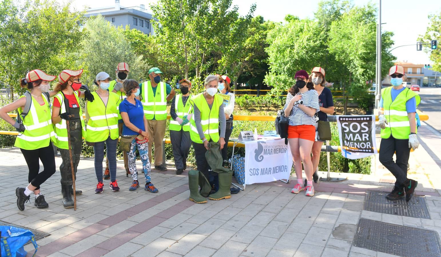Fotos: Labores de limpieza del Esgueva en Valladolid