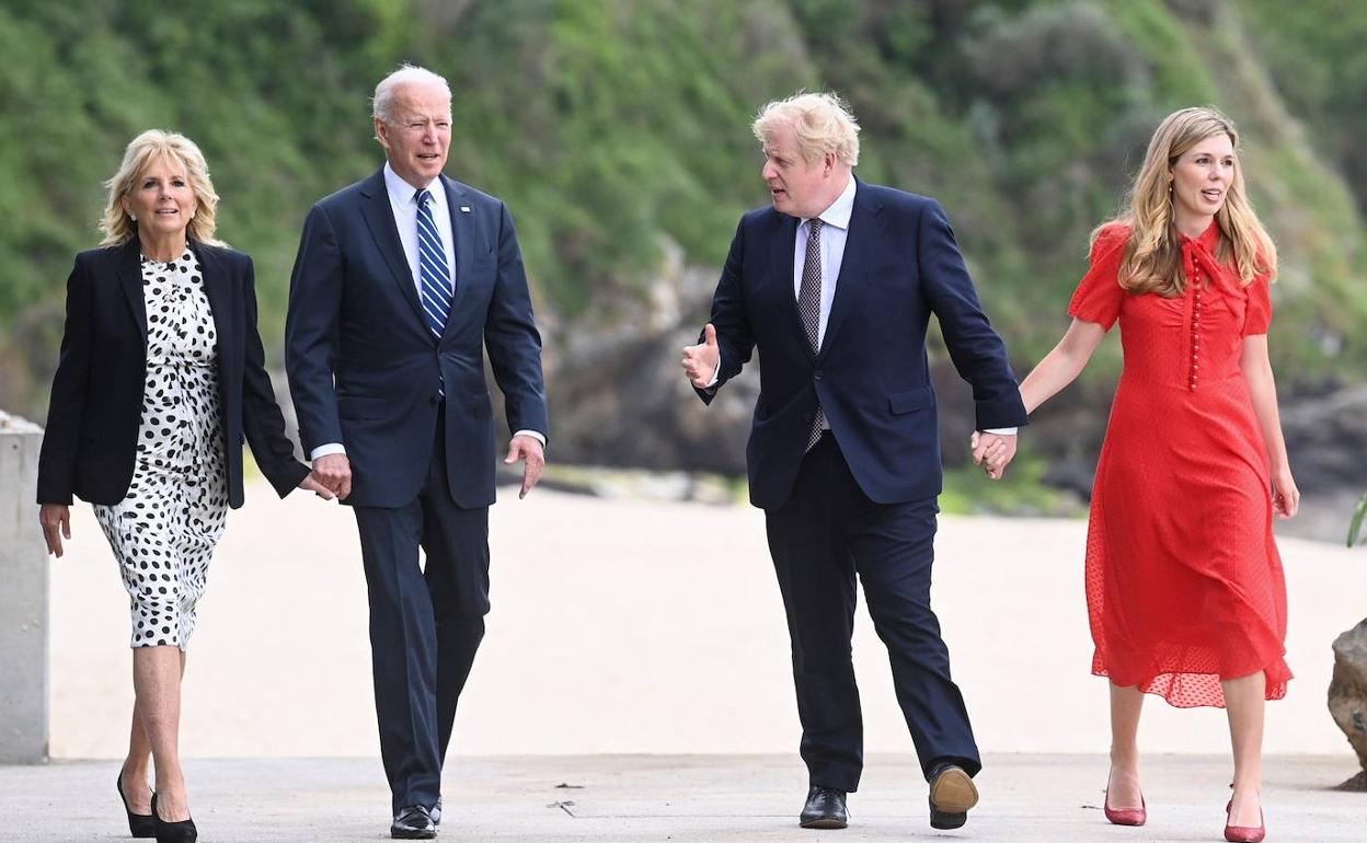 El presidente de Estados Unidos y el primer ministro británico, ambos con sus esposas, el jueves.