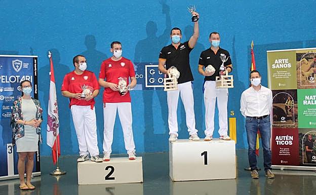 Podio de pala corta. 