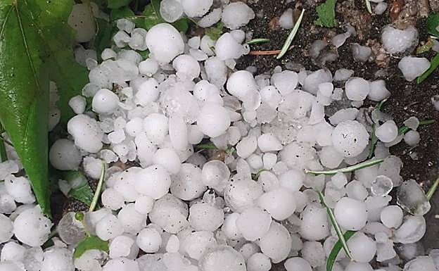 Vídeo: Las 'canicas' de granizo de Wamba