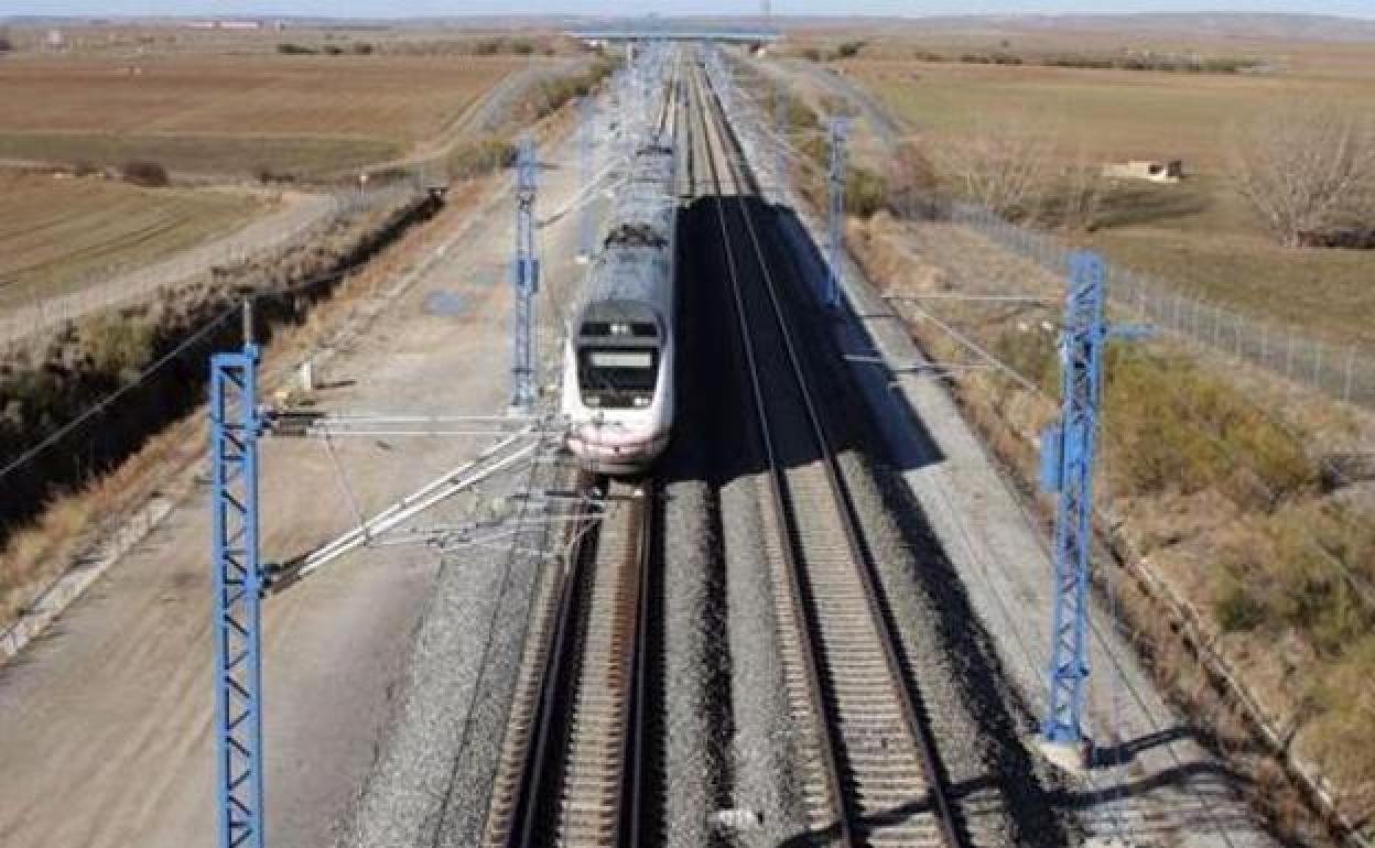 El trazado del Ave a Vitoria supera el trámite del impacto ambiental. 