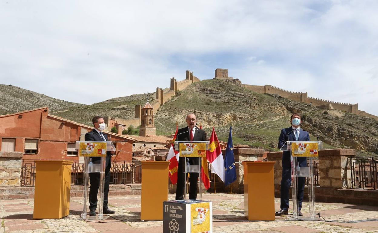 García-Page, Lambán y Mañueco, en Albarracín, en la última reunión entre las tres comunidades. 