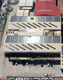 Imagen secundaria 2 - Instalaciones de autoconsumo realizadas por EiDF: de arriba a abajo, y de izquierda a derecha, SAT Cascalejos, Bodegas Copaboca y Chacinerías Díaz.