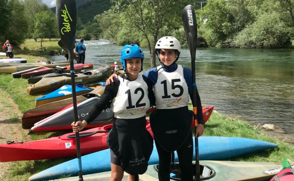 Laura Blasco y Mónica santos, las dos palistas del Cisne desplazadas al Campeonato de España. 